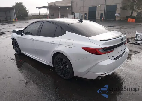 2025 Toyota Camry Xse z USA, uszkodzony, nr VIN 4T1DAACK3SU063151